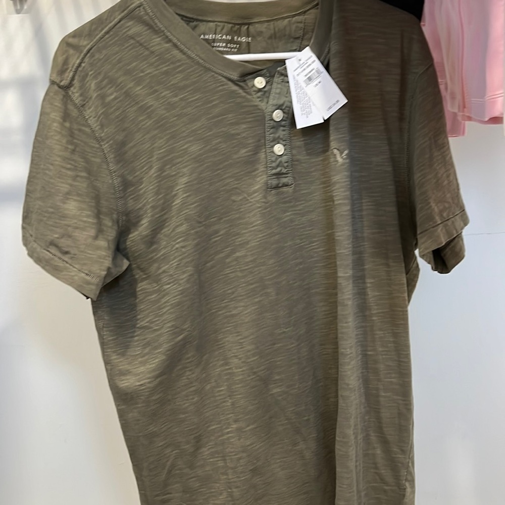 ⚡️⚡️Men’s American Eagle Top